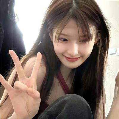 她在这里